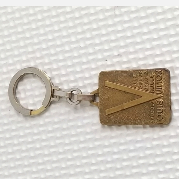 Louis Vuitton Key 🔑 Ring Gold Tone - Picture 6 of 7